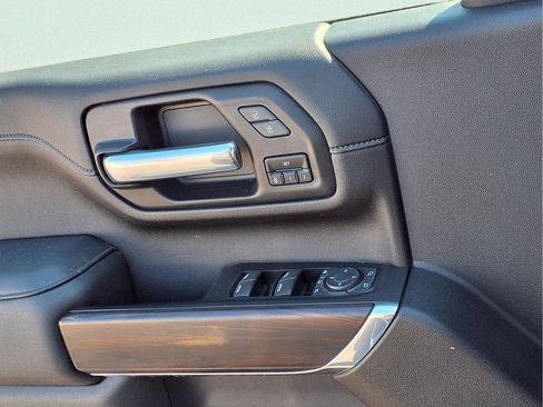 Used 2022 GMC Sierra 2500 SLT w/ SLT Convenience Package image 13