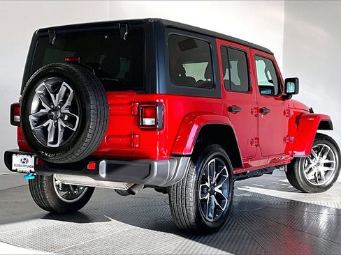 Used 2024 Jeep Wrangler Unlimited w/ Convenience Group image 2