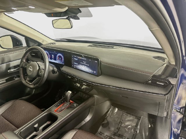 Used 2025 Nissan Kicks SR FWD image 28
