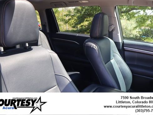 Used 2016 Toyota Highlander Limited Platinum AWD/4WD image 34
