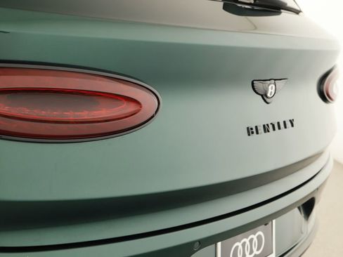 Used 2023 Bentley Bentayga Extended Wheelbase AWD/4WD image 37