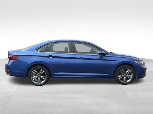 Used 2024 Volkswagen Jetta SE FWD image 9