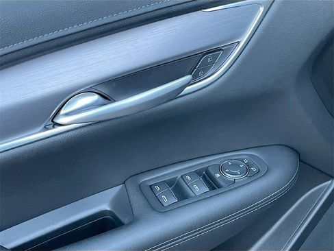 New 2025 Cadillac XT5 Luxury image 17
