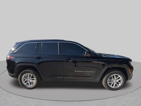 Used 2025 Jeep Grand Cherokee Laredo X w/ Luxury Tech Group I AWD/4WD image 2