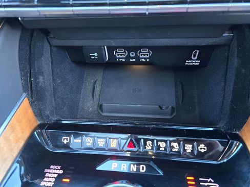 Used 2024 Jeep Grand Wagoneer L Series III AWD/4WD image 49
