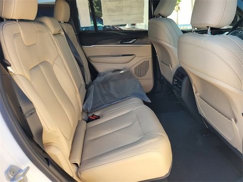 New 2025 Jeep Grand Cherokee Limited image 16