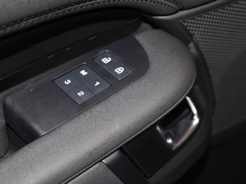 Used 2025 Land Rover Discovery S AWD/4WD image 22