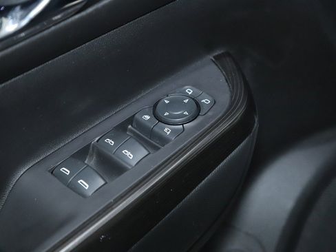 Used 2021 GMC Acadia SLT w/ Preferred Package image 16