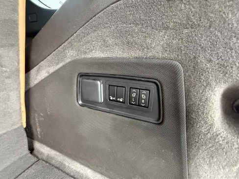 Used 2021 Cadillac Escalade Premium Luxury image 24