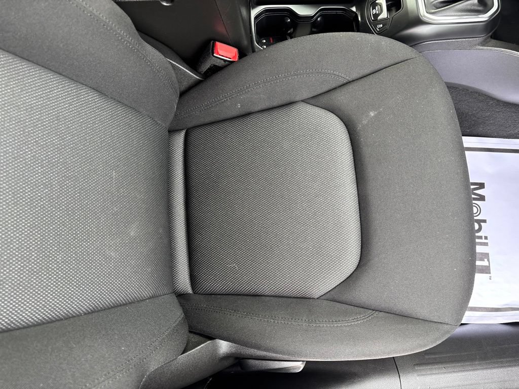 Used 2023 Jeep Renegade Latitude AWD/4WD image 42