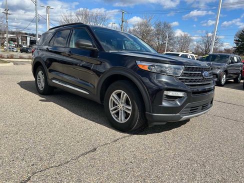 Used 2021 Ford Explorer XLT w/ Equipment Group 202A image 9
