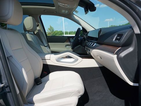 New 2026 Mercedes-Benz GLS 450 4MATIC image 42