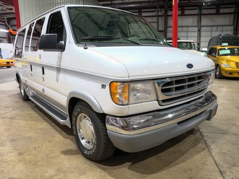 Used 1999 Ford E-150 and Econoline 150 RWD image 12