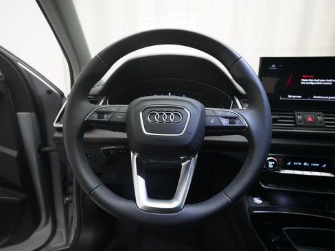 Used 2023 Audi Q5 2.0T Premium w/ Convenience Package AWD/4WD image 4