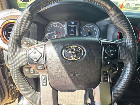 Used 2021 Toyota Tacoma TRD Off-Road w/ Technology Package AWD/4WD image 21