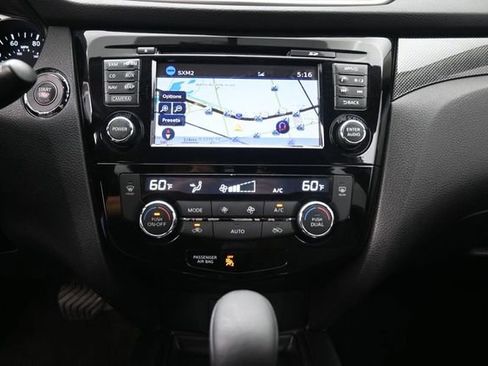 Used 2016 Nissan Rogue SL FWD image 4