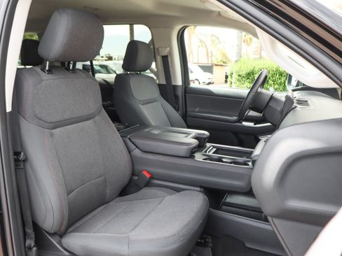 Used 2025 Ford Expedition Active AWD/4WD image 45