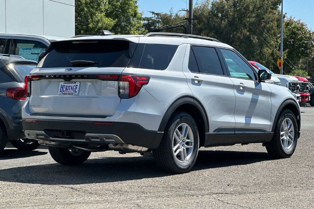 New 2026 Ford Explorer Active w/ Active Comfort Package RWD image 4