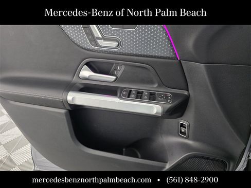 Used 2025 Mercedes-Benz GLB 250 image 24