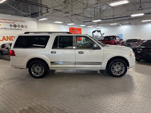 Used 2010 Lincoln Navigator L Base image 6