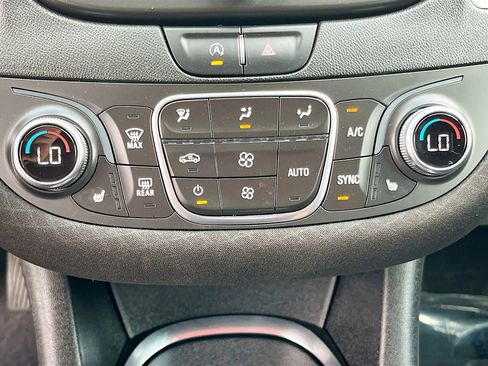 Used 2022 Chevrolet Malibu LT FWD image 15