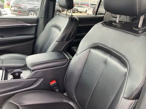 Certified 2025 Jeep Grand Cherokee L Limited AWD/4WD image 12