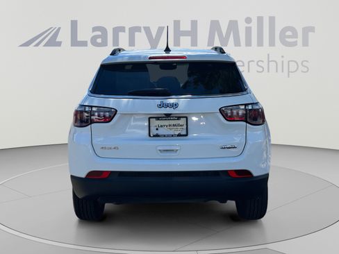 Used 2025 Jeep Compass Latitude AWD/4WD image 4