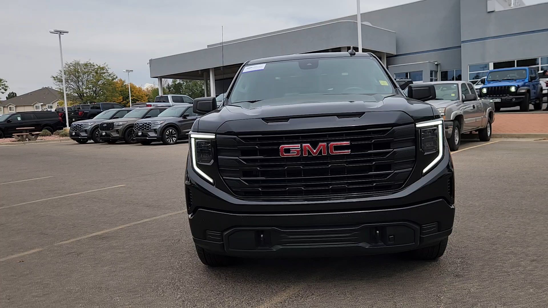 Used 2024 GMC Sierra 1500 Pro w/ Graphite Edition AWD/4WD image 5