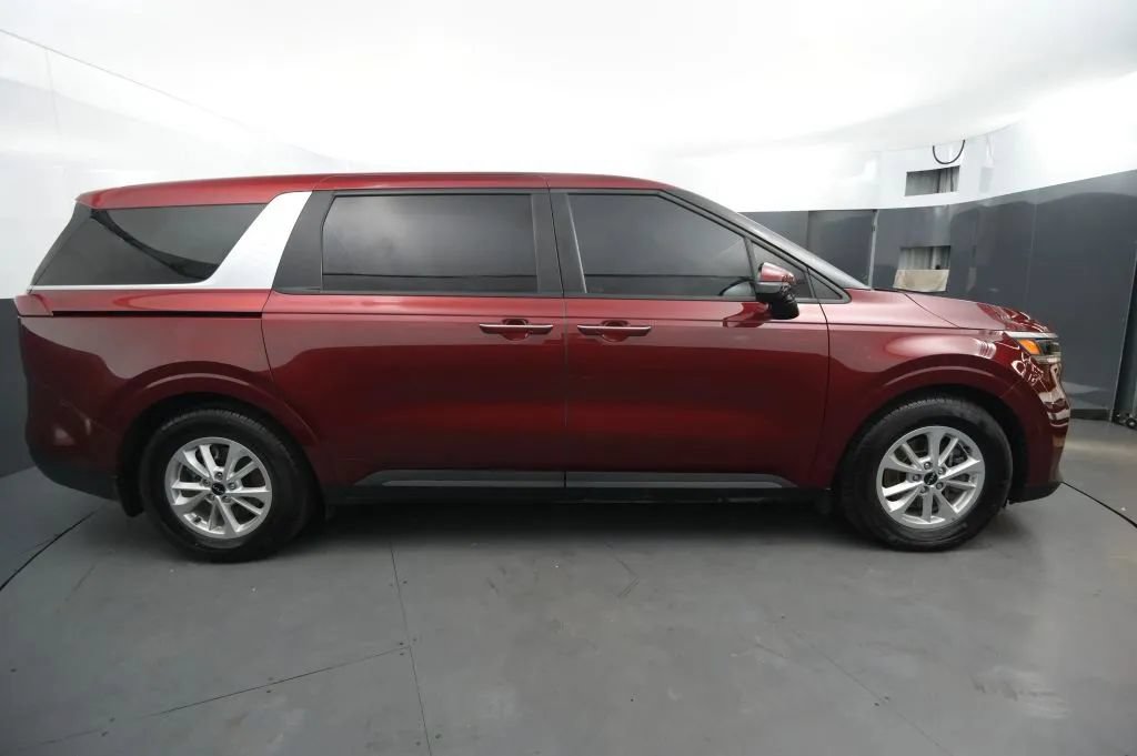 Used 2023 Kia Carnival LX FWD image 6