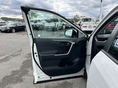 Used 2020 Toyota RAV4 LE image 22