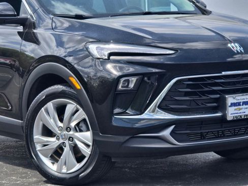 Certified 2025 Buick Encore GX Preferred FWD image 3
