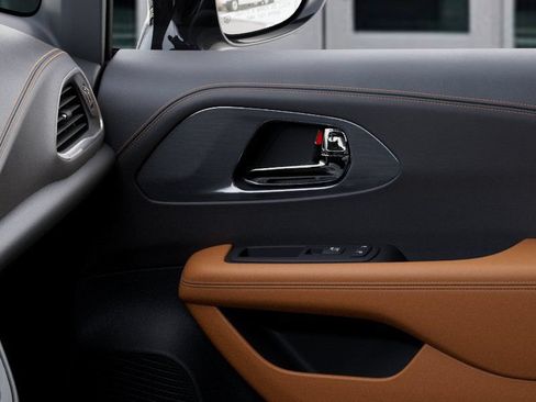 New 2026 Chrysler Pacifica Pinnacle FWD image 25