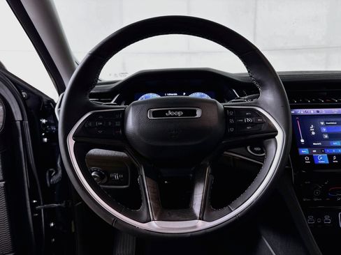 Used 2023 Jeep Grand Cherokee Limited AWD/4WD image 16