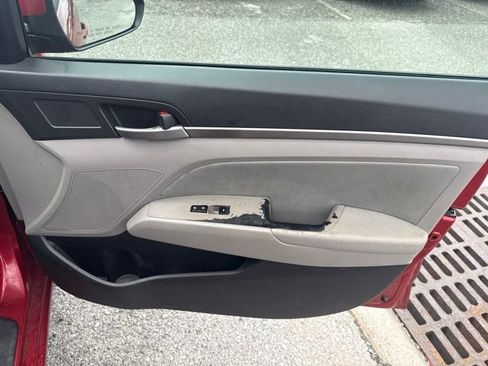 Used 2017 Hyundai Elantra SE FWD image 14