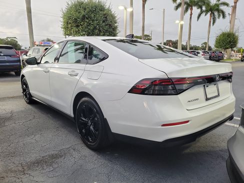 Certified 2025 Honda Accord SE image 4