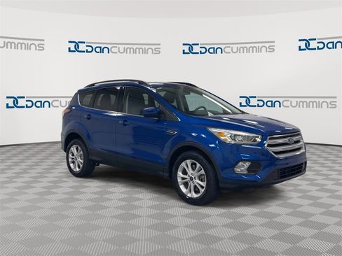 Used 2017 Ford Escape SE w/ Equipment Group 201A image 2