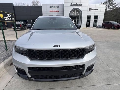 Used 2024 Jeep Grand Cherokee L Altitude image 8