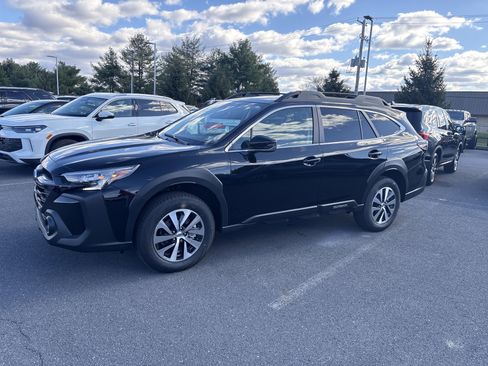 Used 2025 Subaru Outback Premium image 12