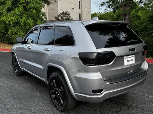 Used 2019 Jeep Grand Cherokee Altitude RWD image 4