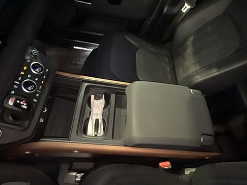 Used 2022 Land Rover Defender 110 X-Dynamic SE image 21