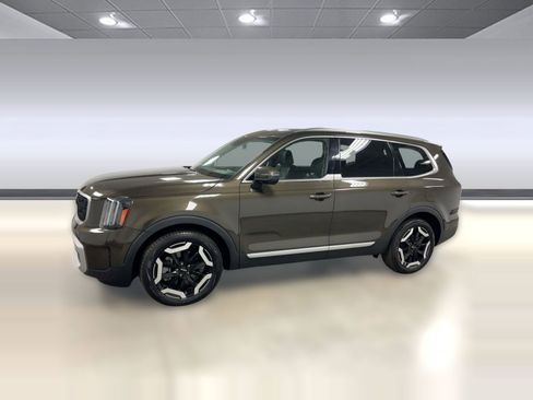 Used 2024 Kia Telluride EX w/ EX Captain's Chair Package image 19