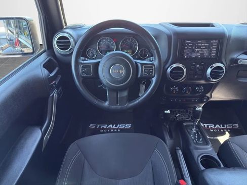 Used 2016 Jeep Wrangler Unlimited Sahara AWD/4WD image 14