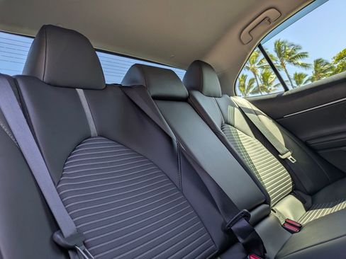 Used 2021 Toyota Camry SE FWD image 17