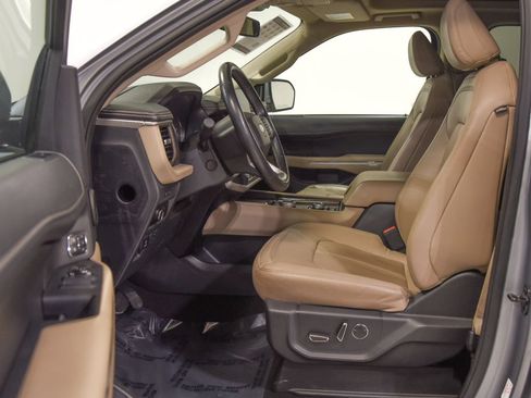 Used 2024 Ford Expedition Limited AWD/4WD image 12