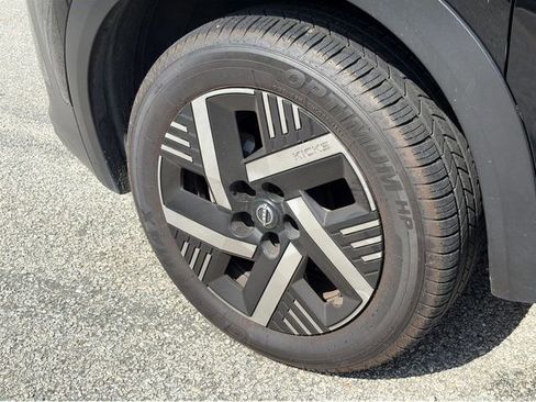 Certified 2025 Nissan Kicks SV FWD image 18