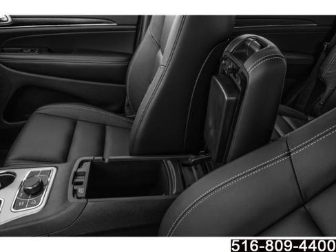 Used 2018 Jeep Grand Cherokee Limited AWD/4WD image 19