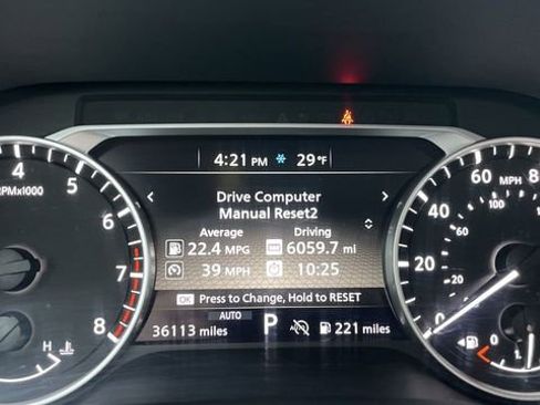 Used 2024 Nissan Pathfinder S image 15