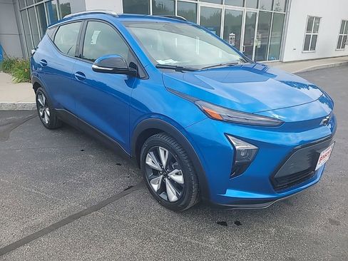 Certified 2023 Chevrolet Bolt EUV LT w/ Convenience Package image 7