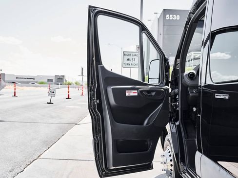 Used 2019 Mercedes-Benz Sprinter 3500 image 15