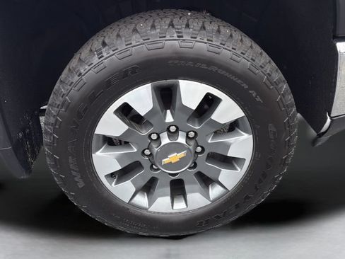 Used 2025 Chevrolet Silverado 2500 LT w/ Safety Package AWD/4WD image 25